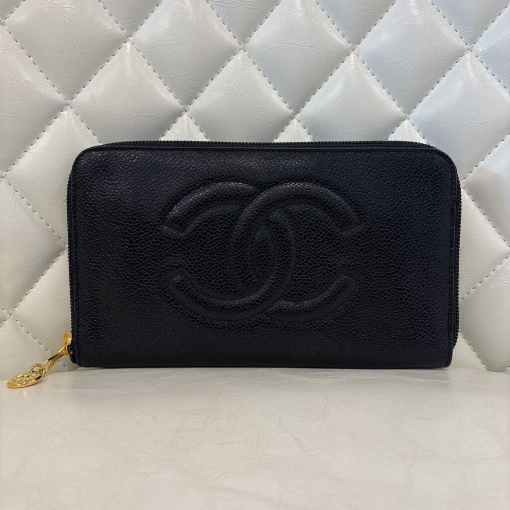 Chanel Interlocking CC Logo WALLET black