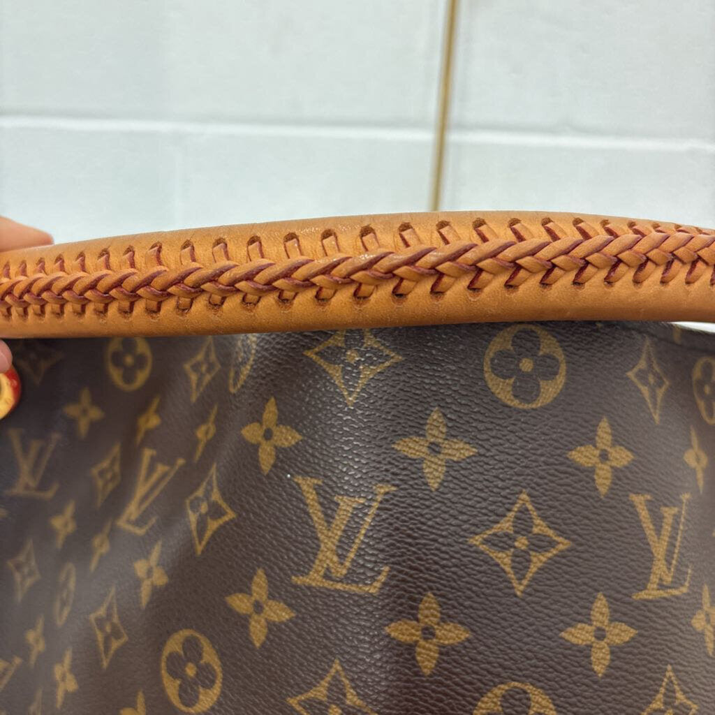 Louis Vuitton Artsy HANDBAGS MM Monogram