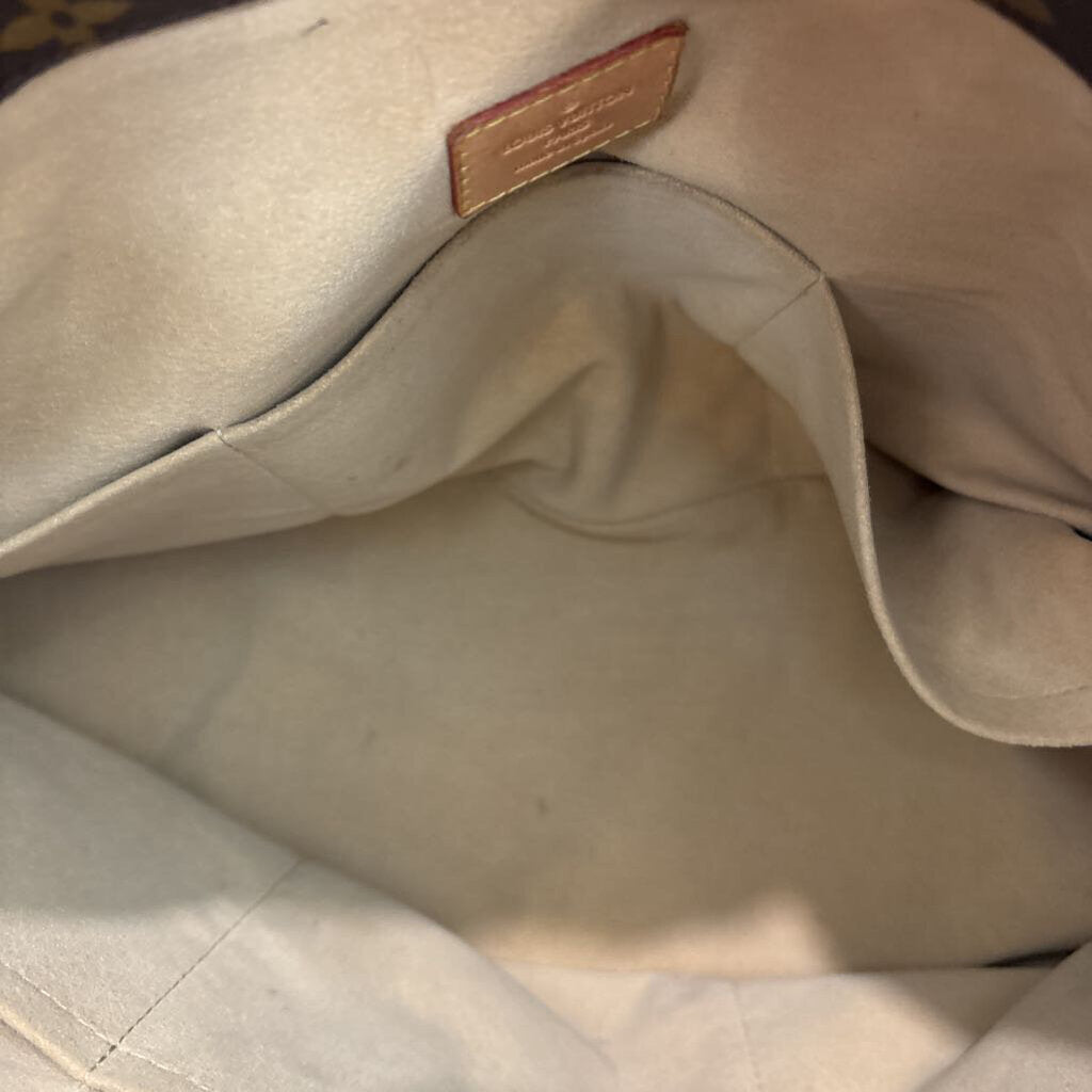 Louis Vuitton Artsy HANDBAGS MM Monogram
