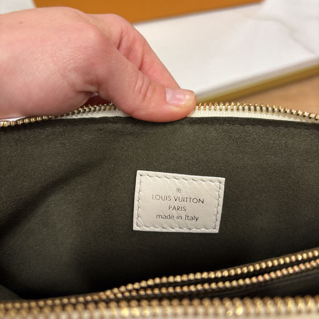 Louis Vuitton HANDBAGS white