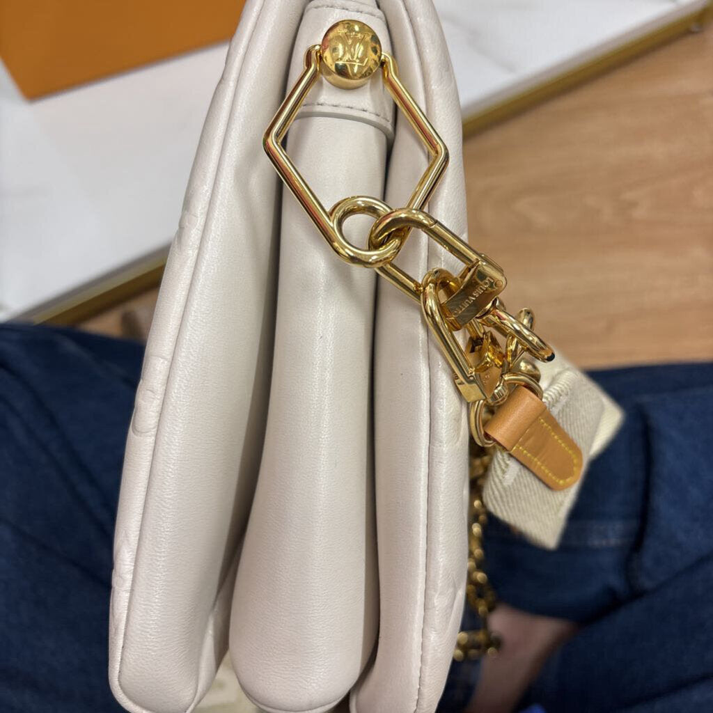 Louis Vuitton HANDBAGS white