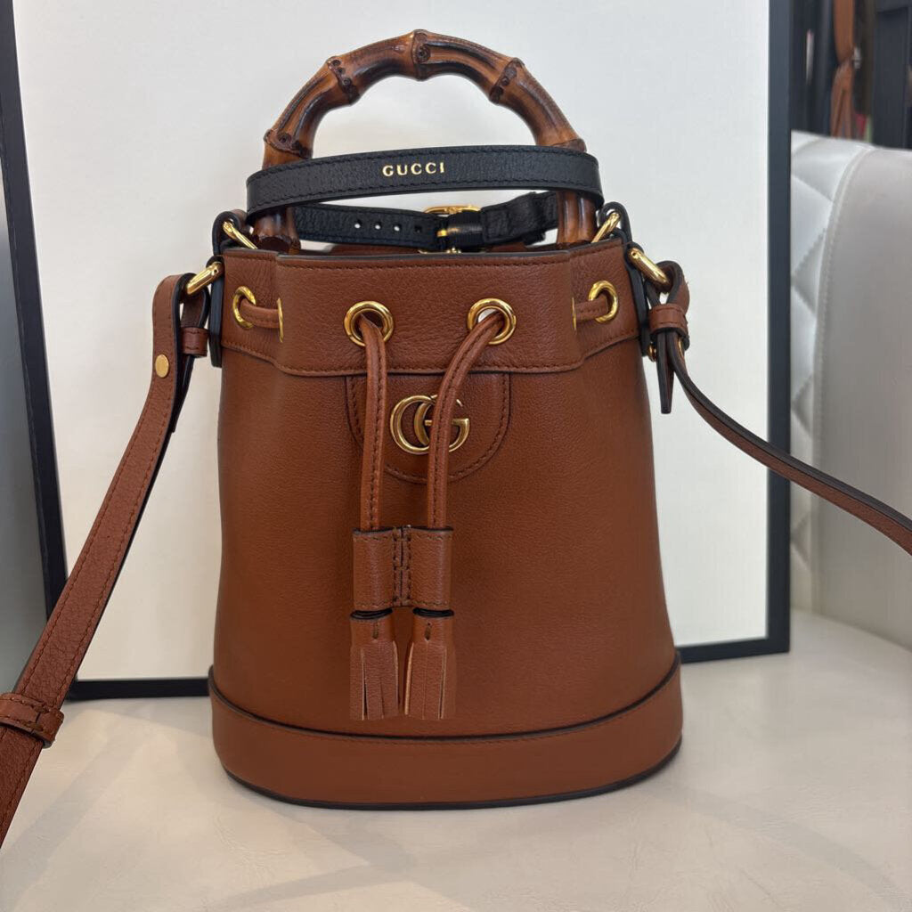 Gucci Diana Bucket Bag HANDBAGS brown