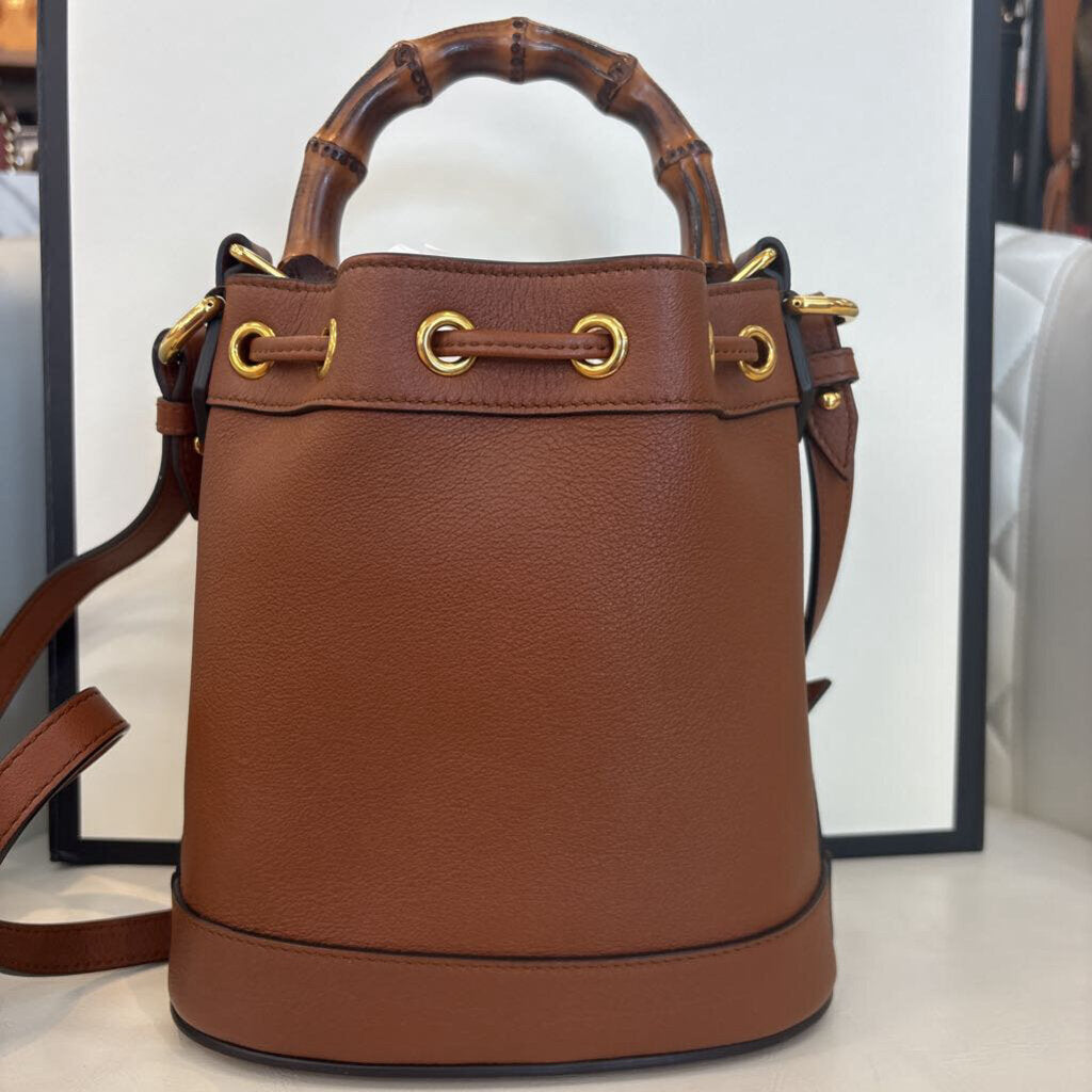 Gucci Diana Bucket Bag HANDBAGS brown