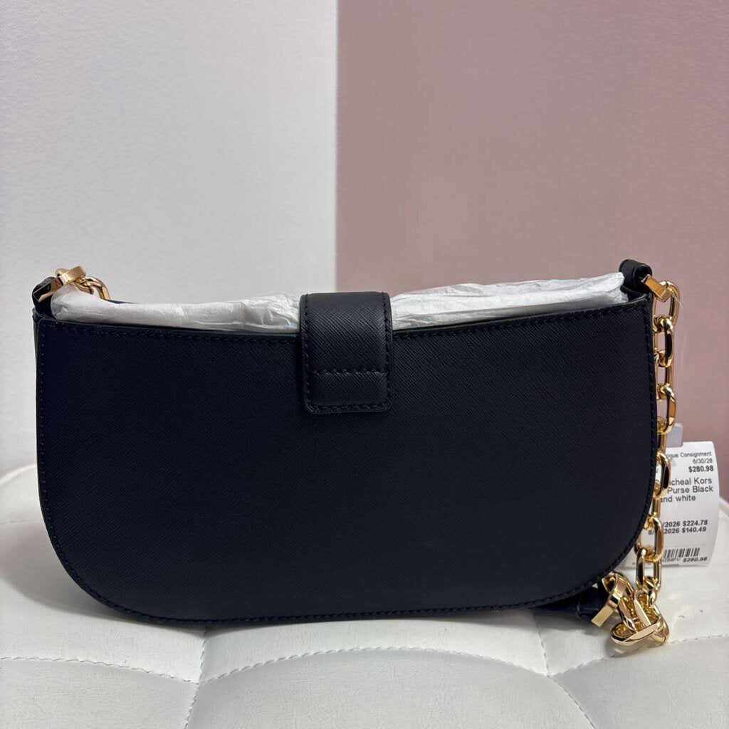 BAG Black and white