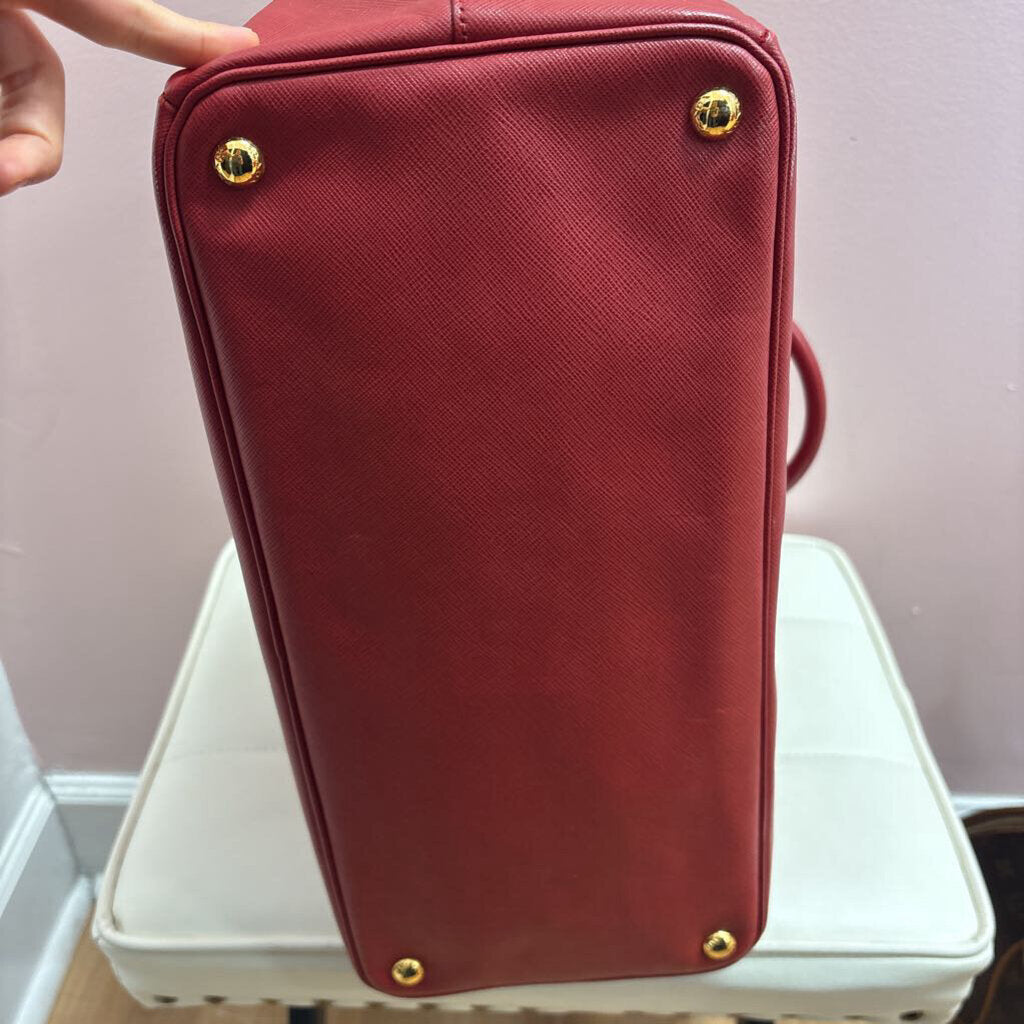Prada -R BAG red
