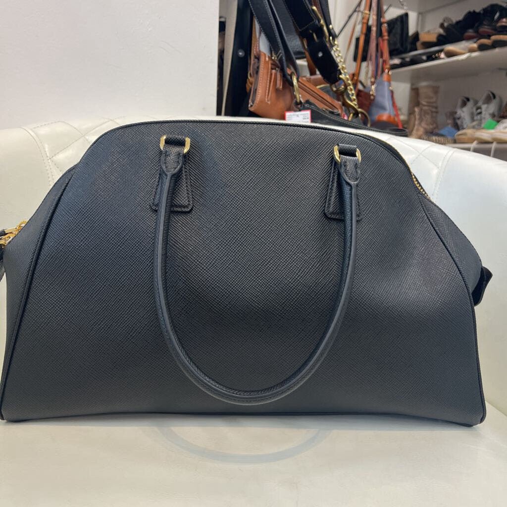 Prada Saffiano HANDBAGS medium black