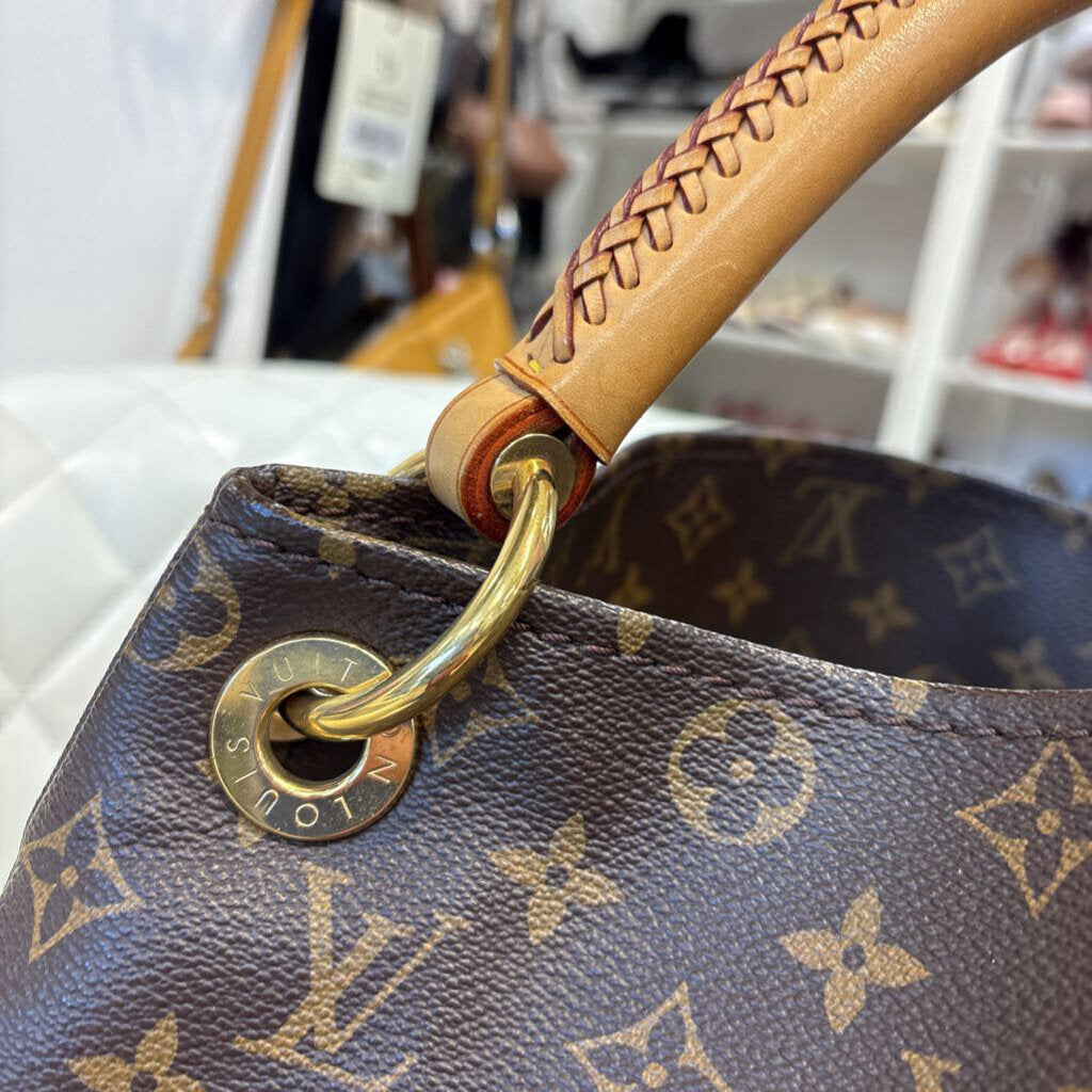 Louis Vuitton Artsy HANDBAGS MM monogram