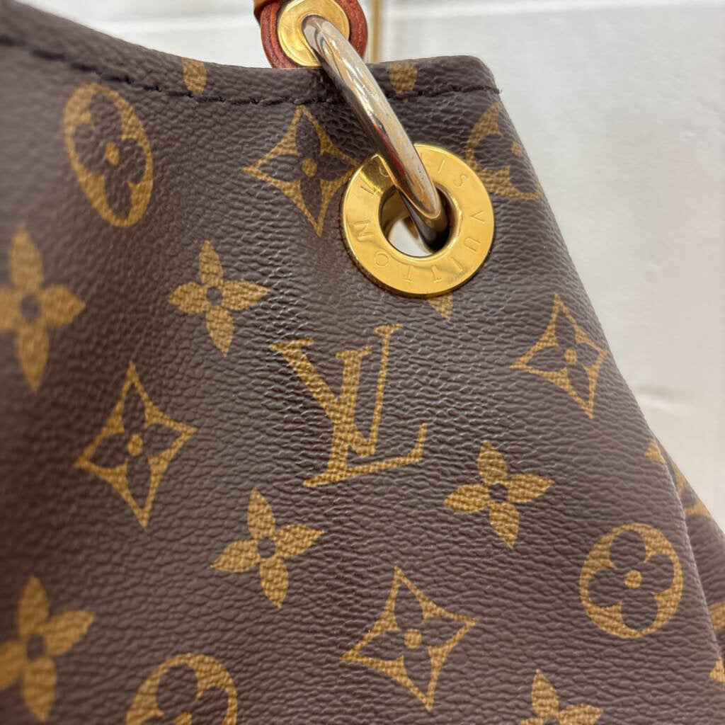 Louis Vuitton Artsy HANDBAGS MM Monogram