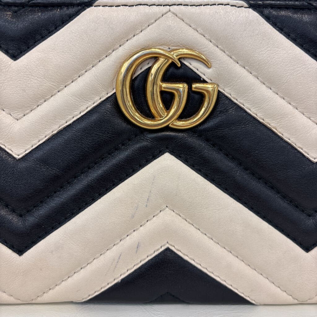 Gucci Double G Crossbody HANDBAGS chevron black/white