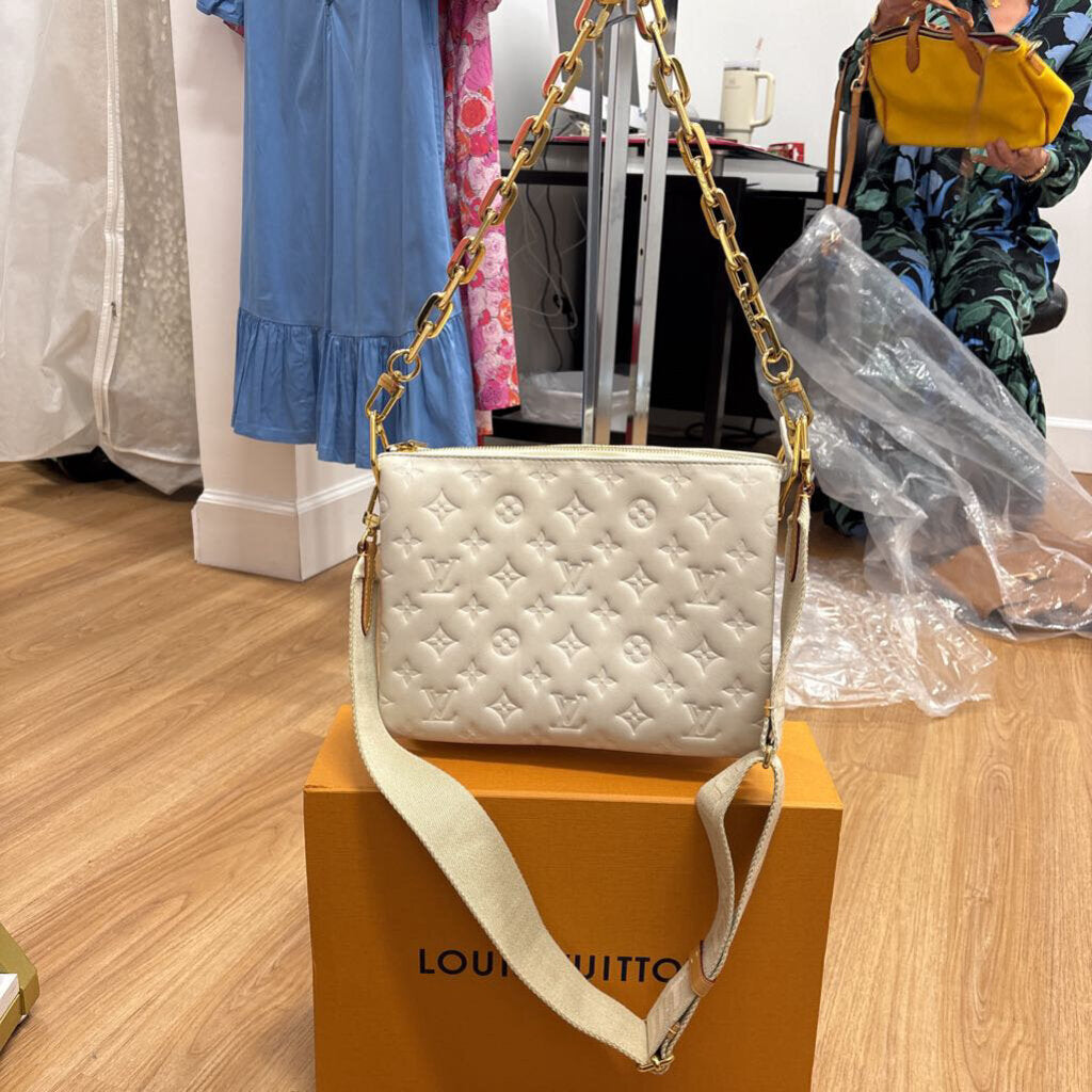 Louis Vuitton HANDBAGS white