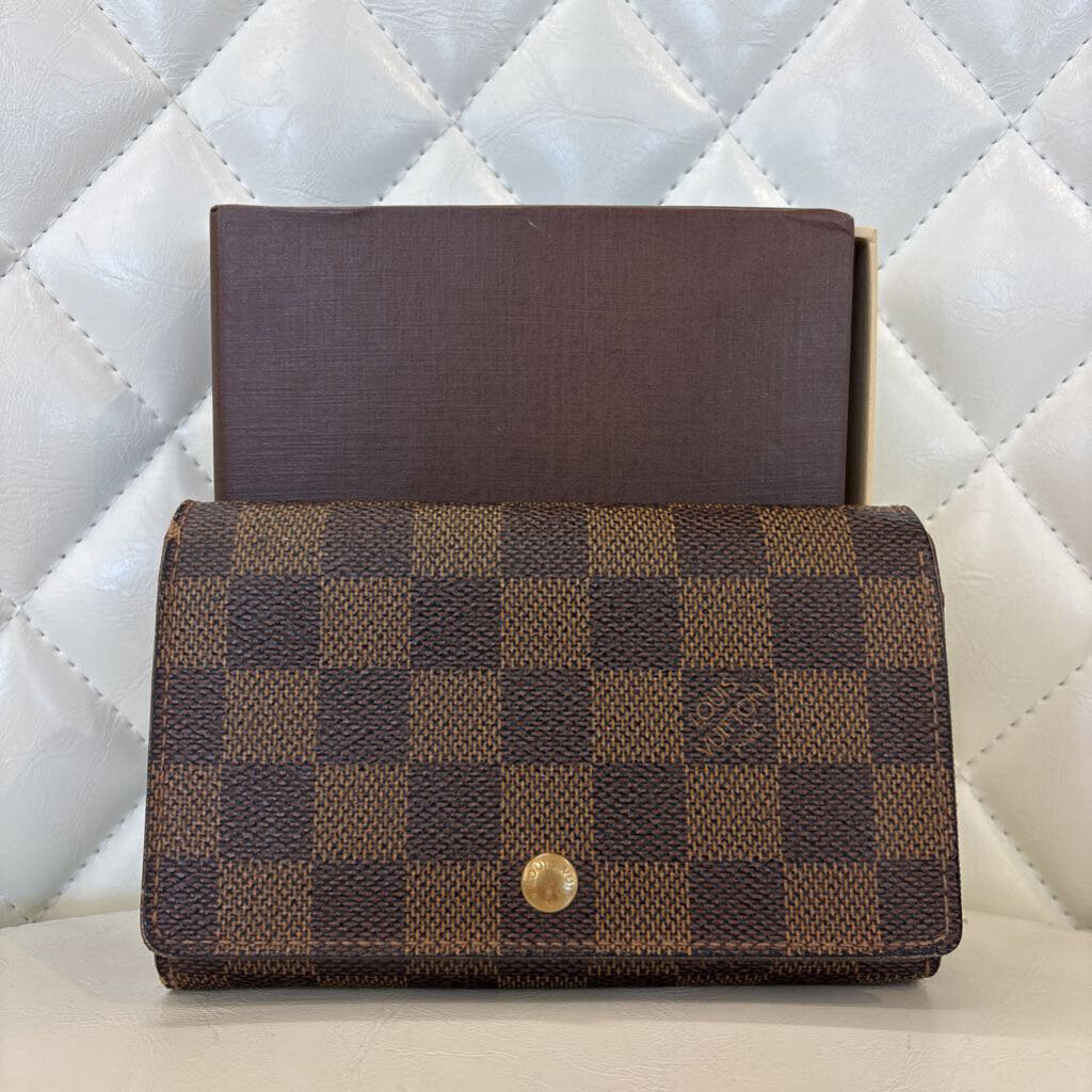 Louis Vuitton WALLET Damier