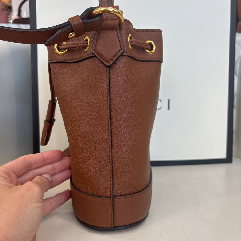 Gucci Diana Bucket Bag HANDBAGS brown