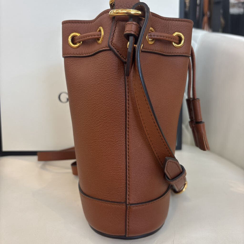 Gucci Diana Bucket Bag HANDBAGS brown