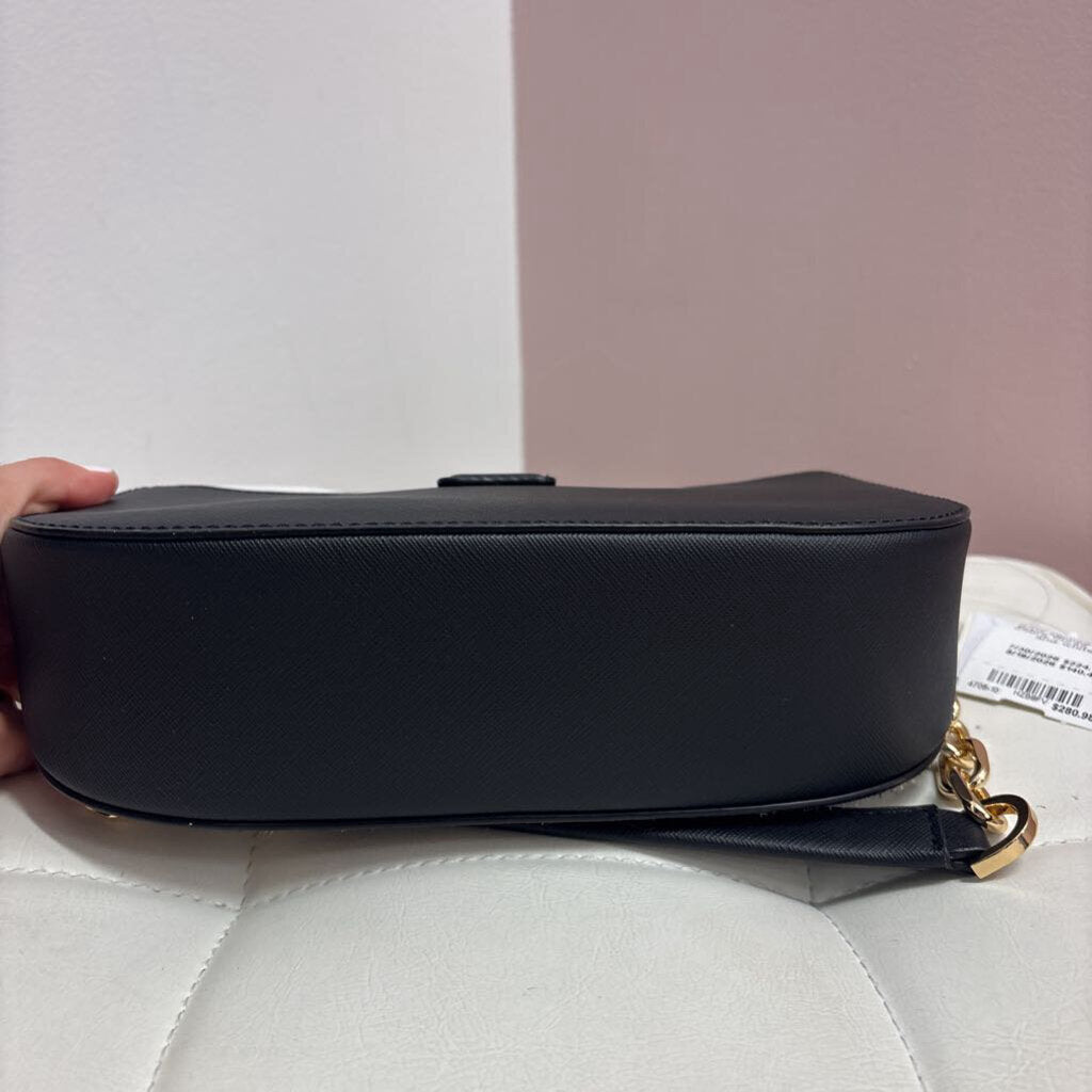 BAG Black and white